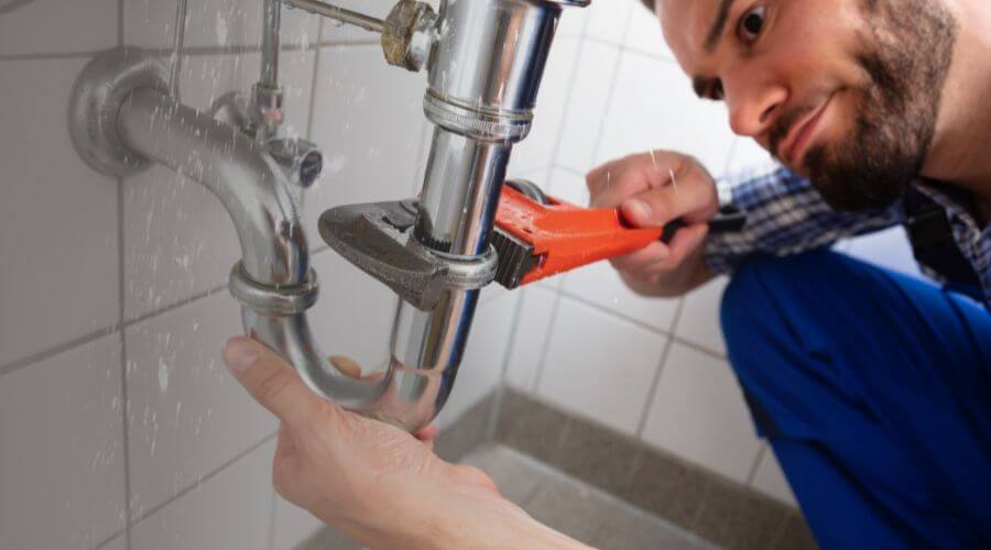 Expert burst pipe repair services in Osceola, IA